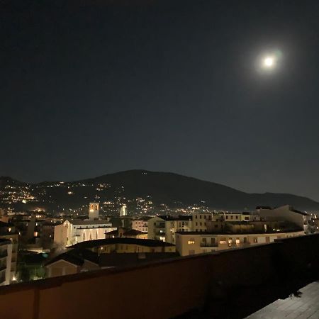 Attico Mansardato Affacciato Sul Cuore Di Bréscia Exterior foto