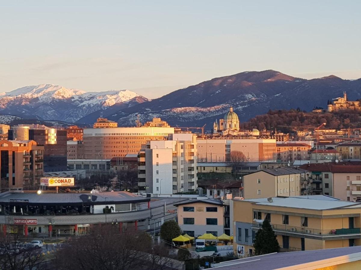 Attico Mansardato Affacciato Sul Cuore Di Bréscia Exterior foto